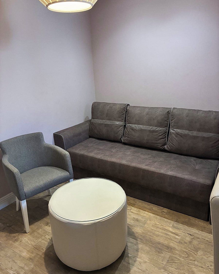 Trpezarija apartmana A, trosed i fotelja