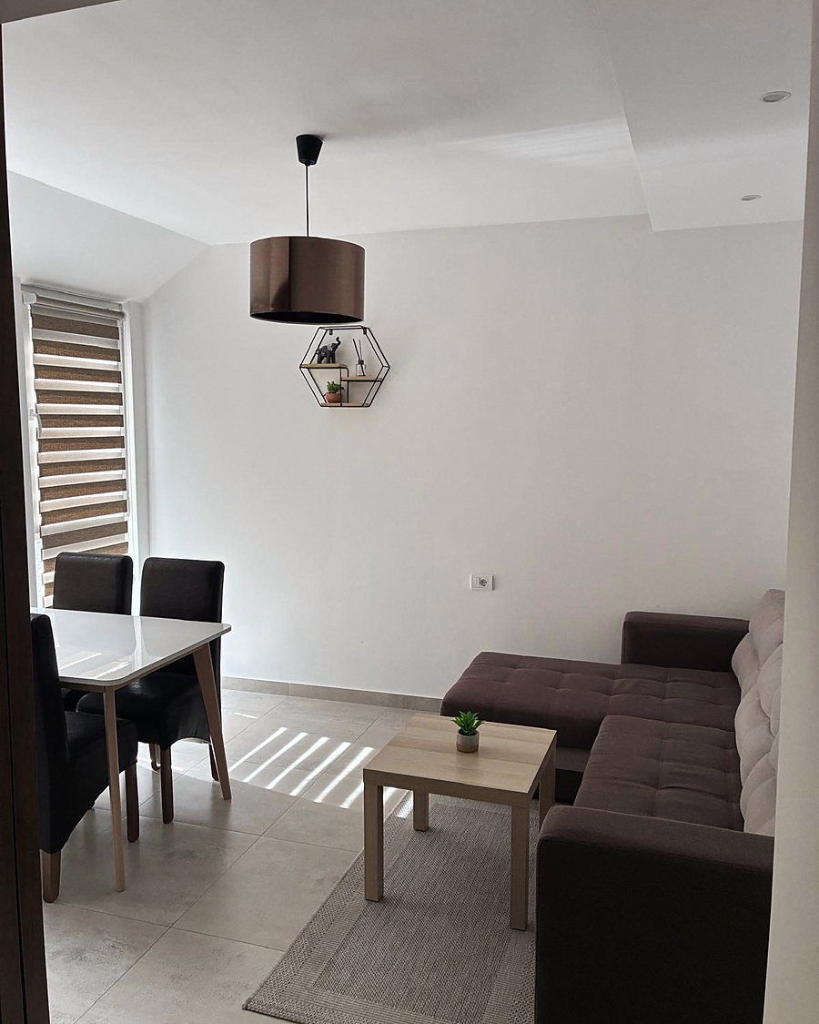 Trpezarija apartmana B sa ugaonom garniturom