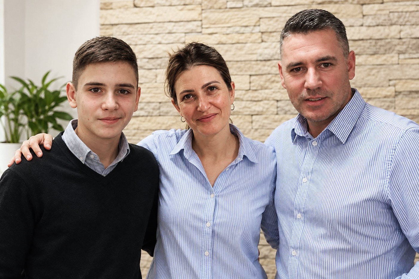 Porodica Stević ispred vile